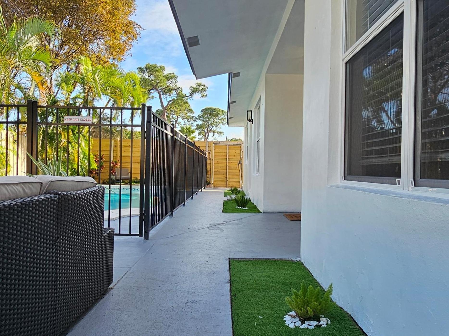 Equipped House W Pool & Patios, Near The Beaches, Prime Location- Ideal For Small Families, Coastal Haven Fort Lauderdale Exterior photo
